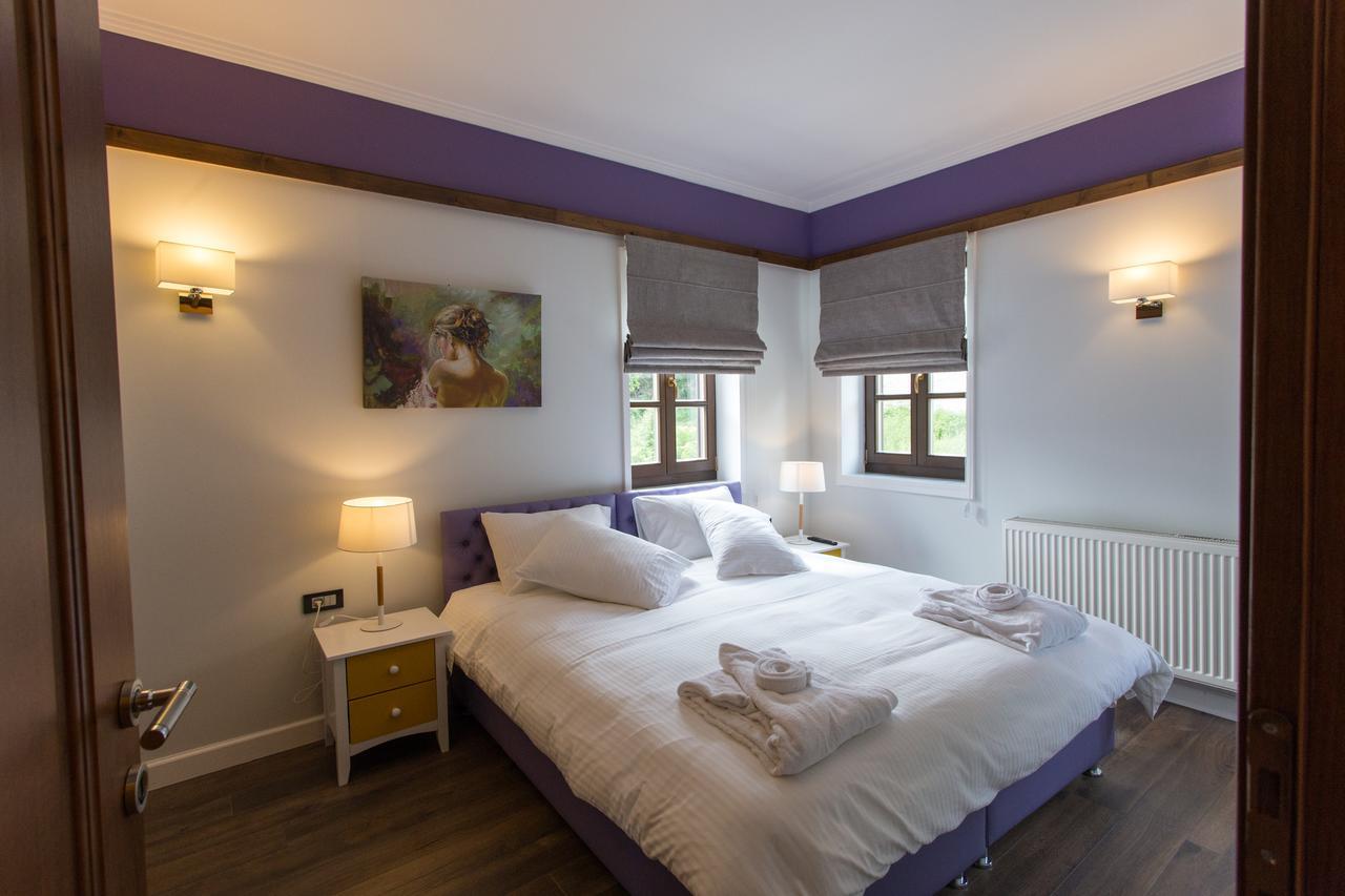 Abi Luxury Villas Monodendri Værelse billede