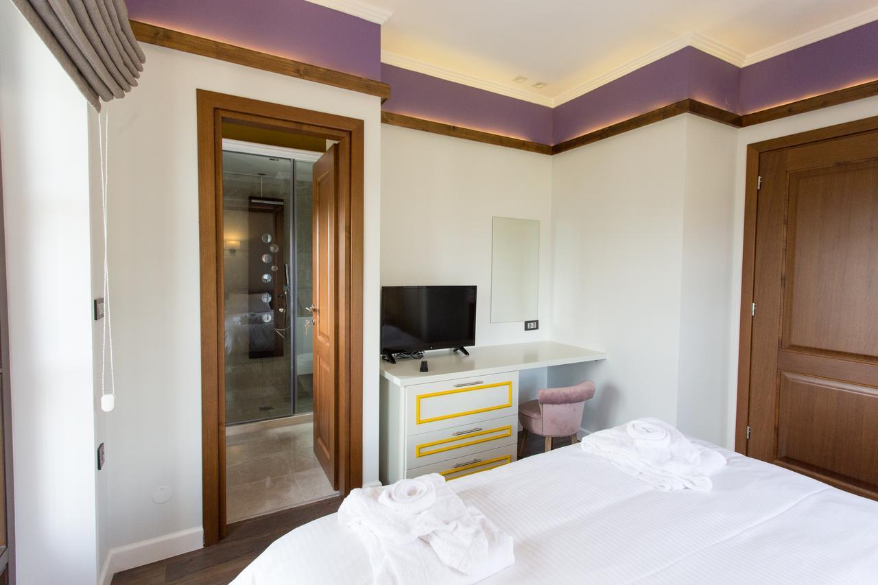 Abi Luxury Villas Monodendri Værelse billede