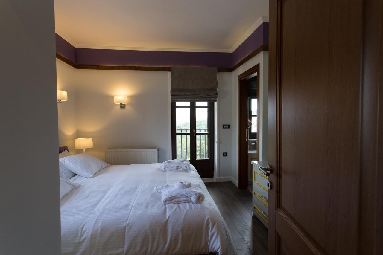 Abi Luxury Villas Monodendri Værelse billede
